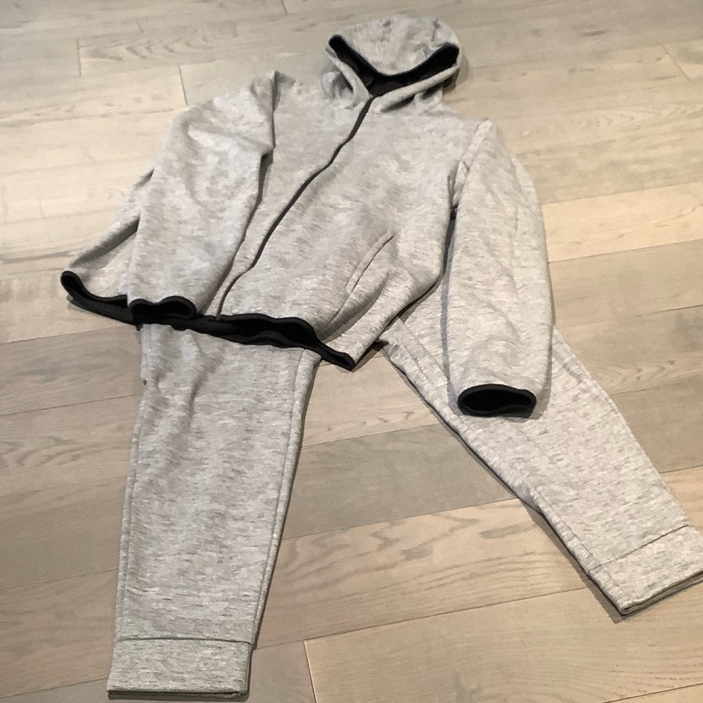 Uniqlo grey zipped hoodie and matching pants